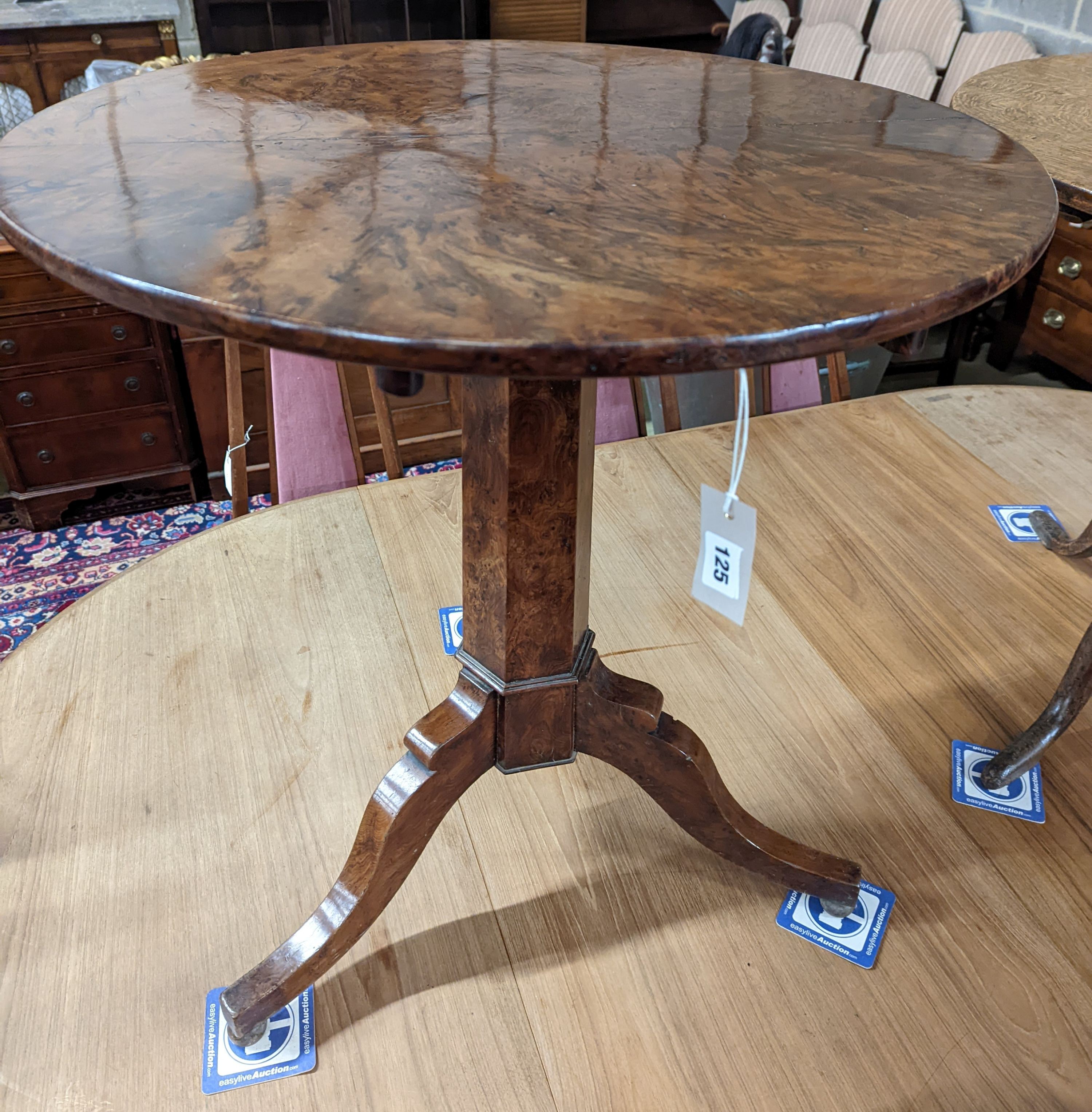 An early 19th century circular yew tilt top tea table, diameter 69cm, height 73cm